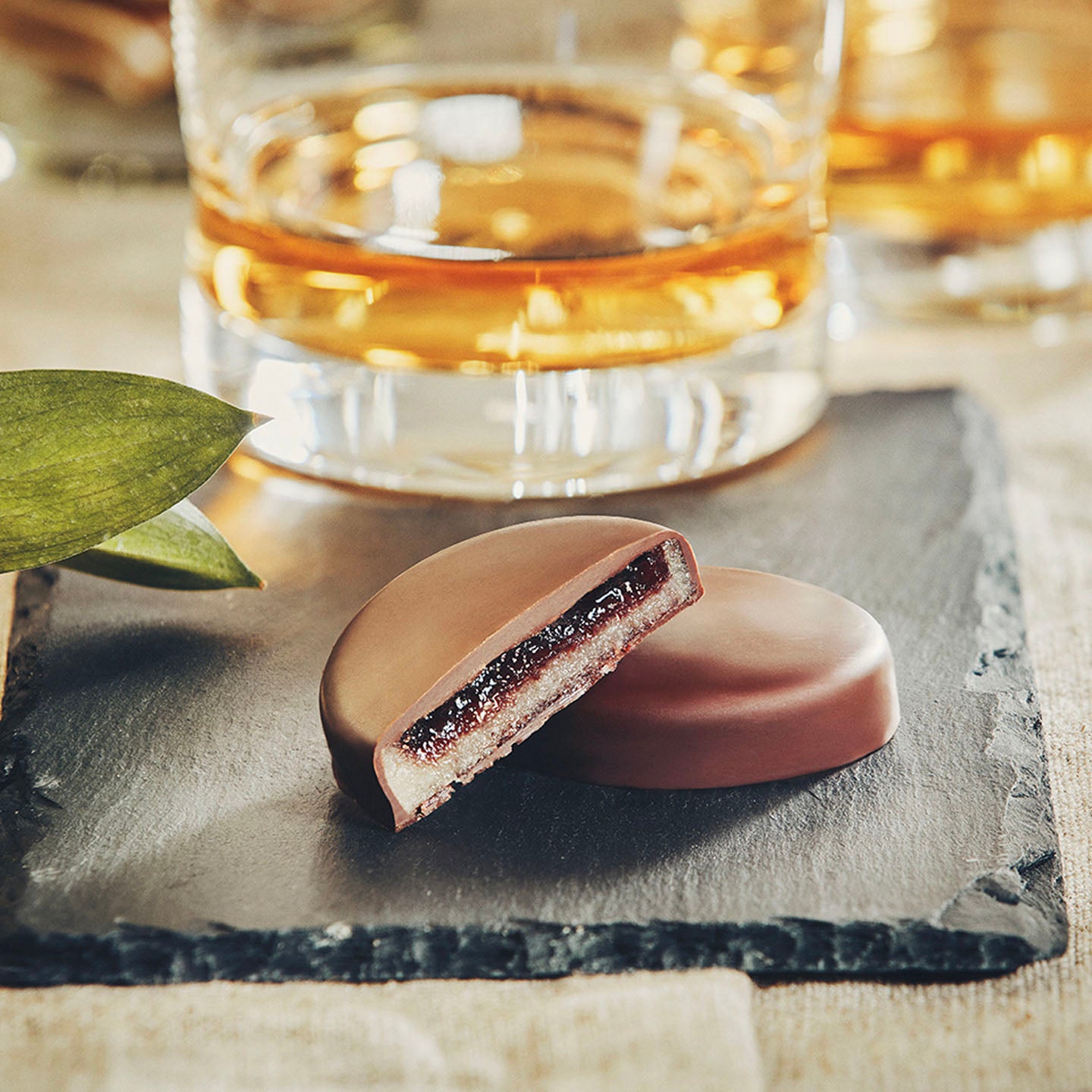 8 cioccolati alla Fragola con Marzapane | Anthon Berg | 220g