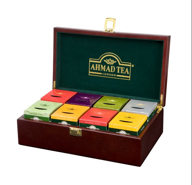 Scatola in legno con tè assortiti