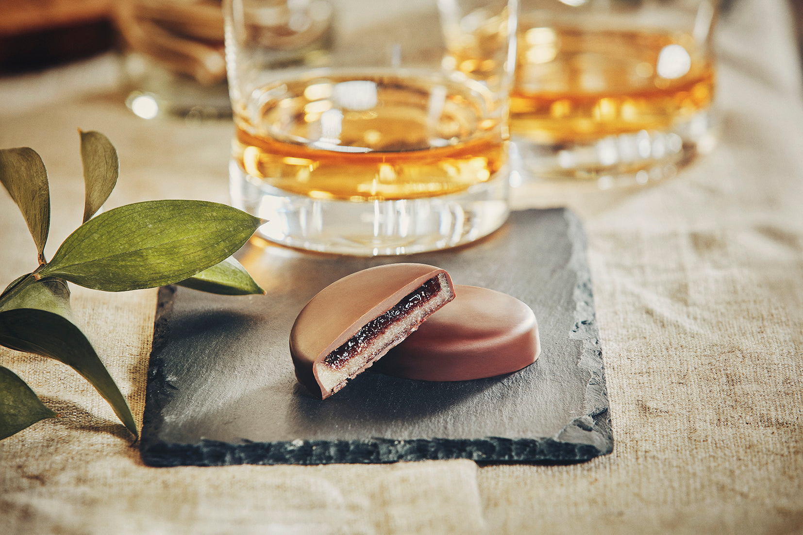 Anthon Berg | Cioccolati alla Fragola con Marzapane | Box da 12