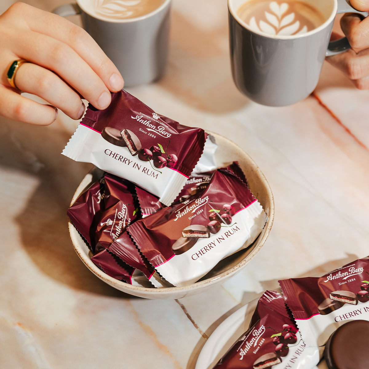 Anthon Berg | Cherry in Rum | Cioccolato fondente con marzapane e ripieno di ciliegie al rum | 220g