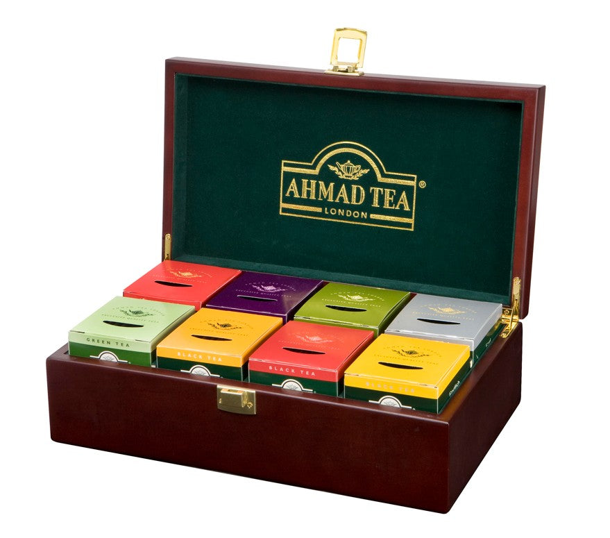 Scatola in legno con tè assortiti